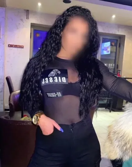 Amira, 30