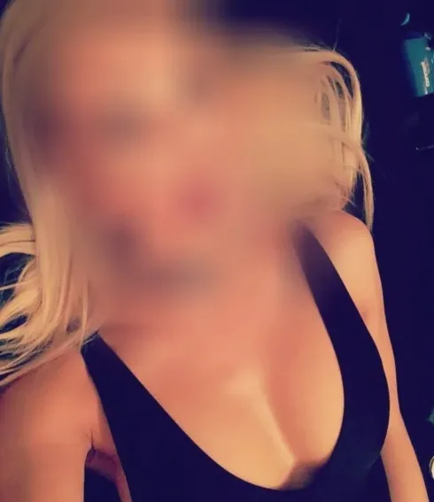 Büsra, 36