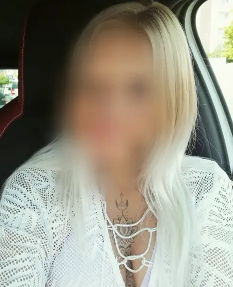Ela, 21