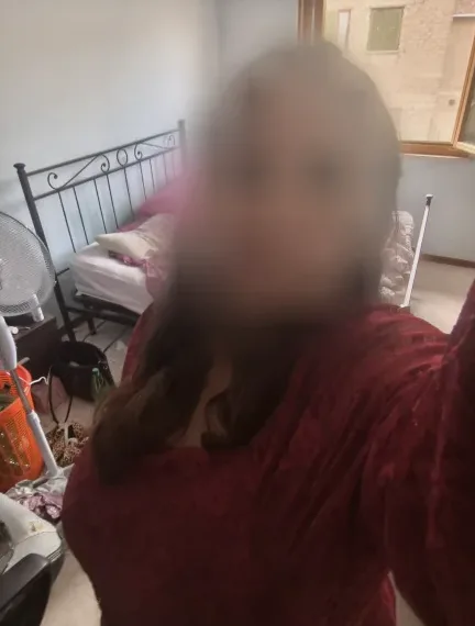 Julia, 32