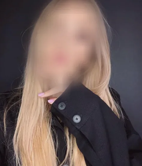 Özlem, 24