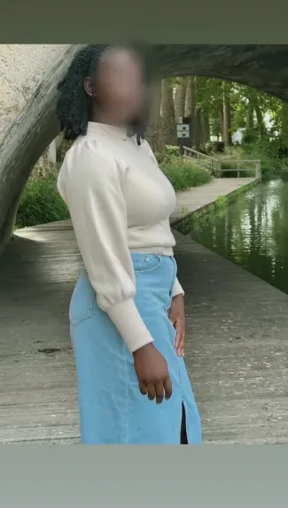Sandra, 20