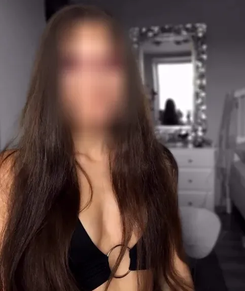 Sandra, 28