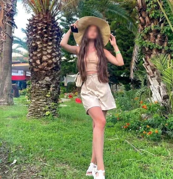 Sarah, 23